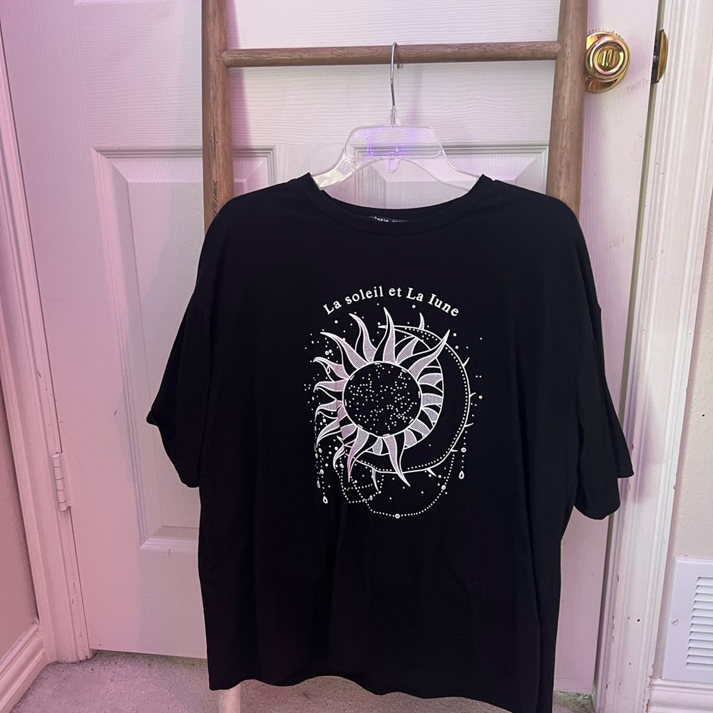 black oversized tshirt